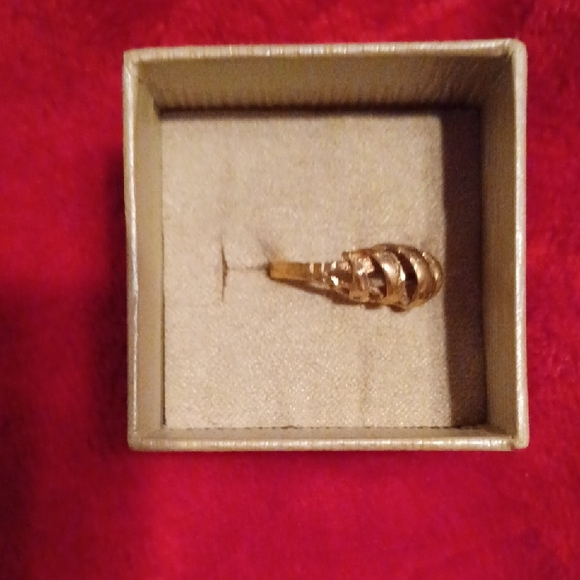 Elegant 14k Gold Swirl Ring. It Is Domed. Size 6. - Picture 2 of 5